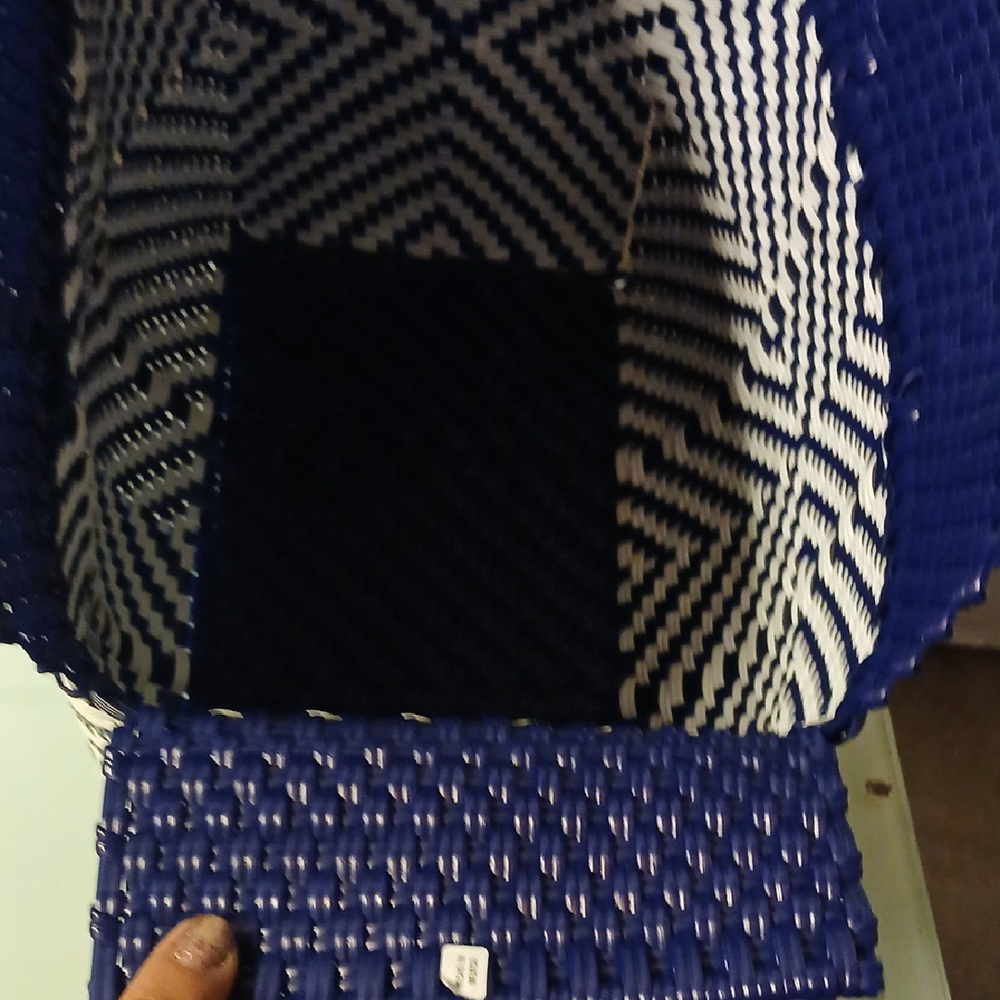 Elegant Navy and Cream Geometric Tote - Picture 5 of 10